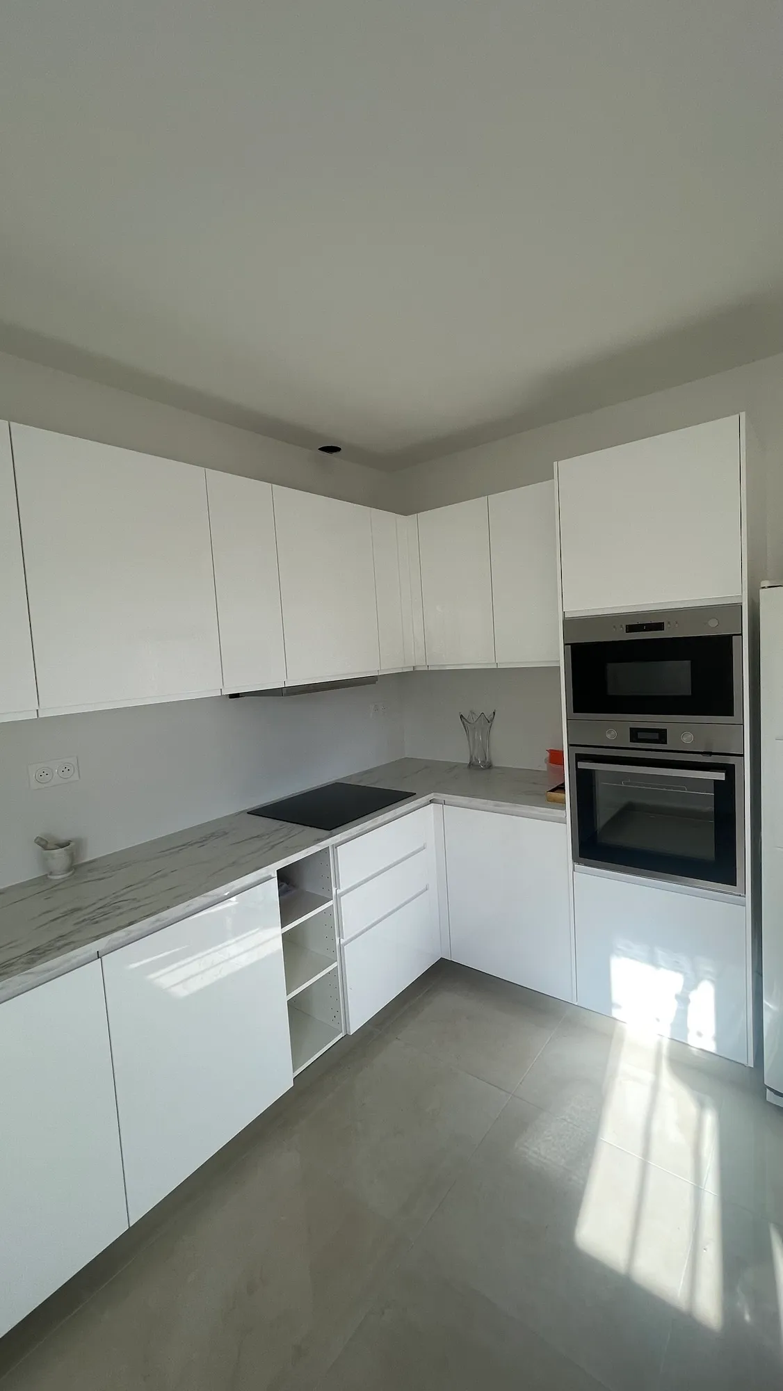 Plan de travail et colonnes d'une cuisine IKEA à Anglet