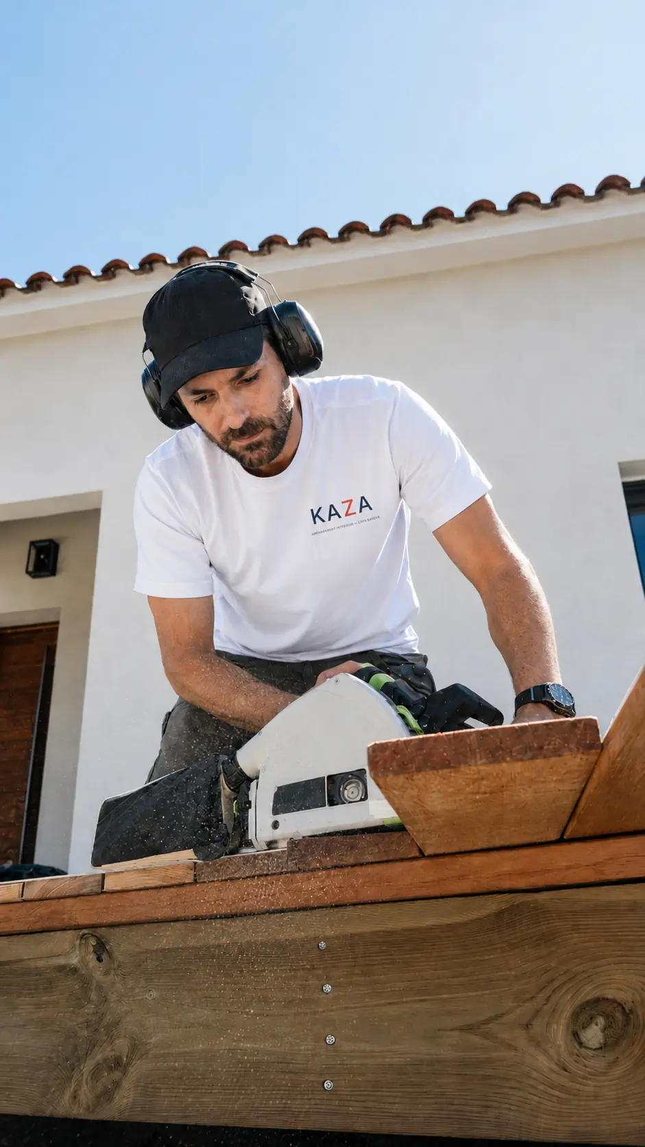 Valentin Verdon, artisan poseur en aménagement intérieur sur la Côte Basque