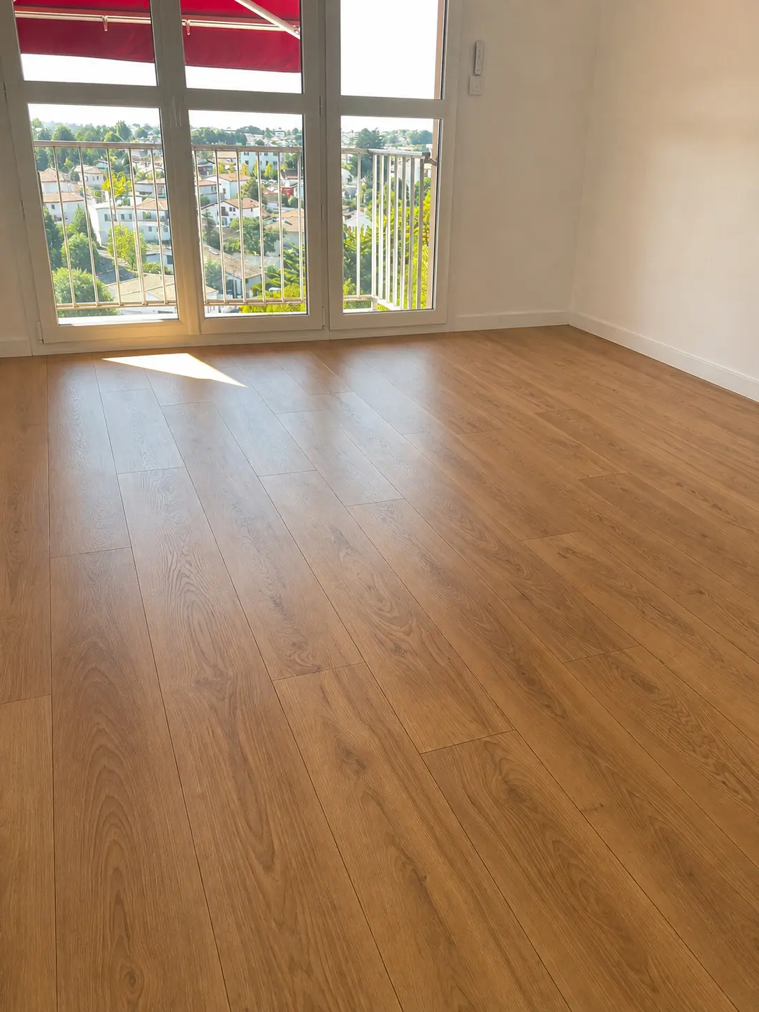 Parquet contrecollé posé dans une chambre à Anglet